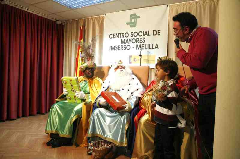 Centro Social de Mayores: Broche de oro para una Navidad compartida entre abuelos y nietos