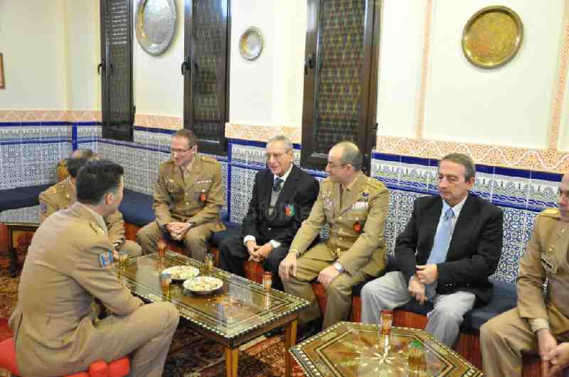 La COMGEMEL homenajea al coronel Ginés García por su veteranía en el Ejército