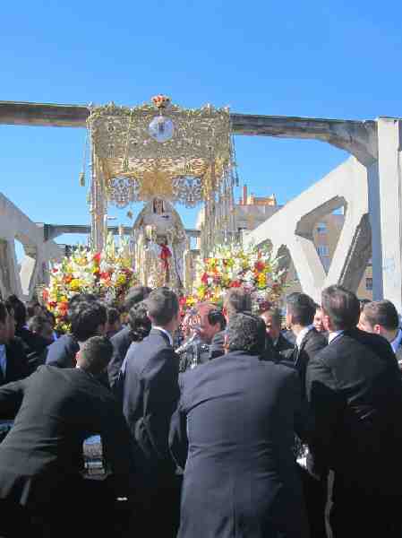 Nuestra Señora del Rocío, espléndida en el Domingo de Resurrección