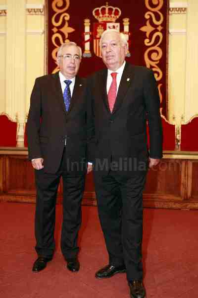 Melilla agradece a García-Margallo su dedicación en los comienzos de la Democracia otorgándole el título de Hijo Adoptivo