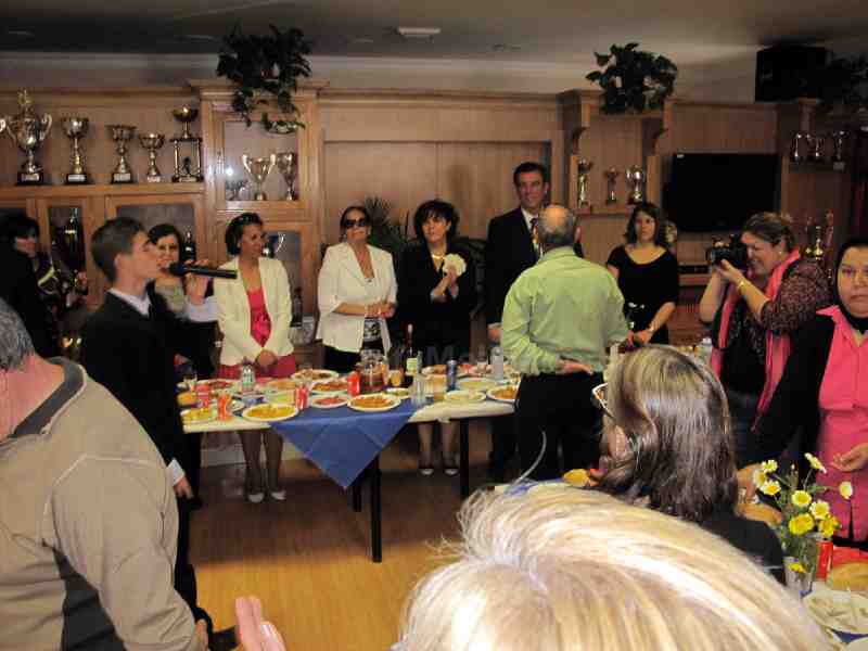 Las asociaciones de vecinos rinden homenaje a los padres en su día