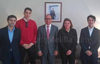 El Barkani, junto a los representantes del Colegio de Graduados Sociales de Málaga
