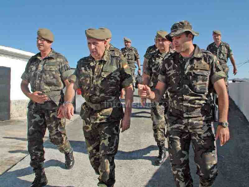 El general Medina desea 'muchos éxitos' a los ceutíes y melillenses que viajan al Líbano