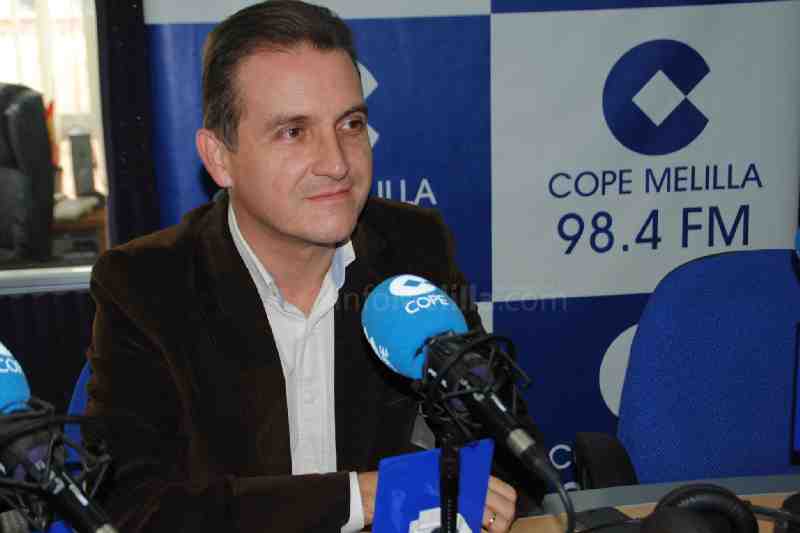 Escobar: “En los tiempos que corren no cabe que el PP emplee 1,8 millones más en gastos superfluos”