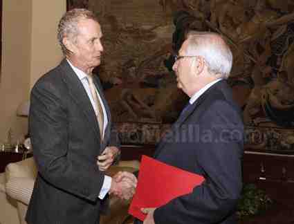 El ministro de Defensa y el presidente de Melilla
