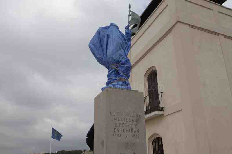 Seccionan un brazo a la estatua de Pedro de Estopiñán en un acto vandálico la pasada madrugada