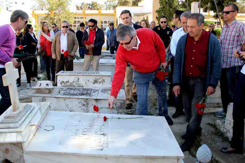 PSOE y UGT mantienen vivo el recuerdo de los represaliados por la dictadura y de los que lucharon por los derechos y libertades