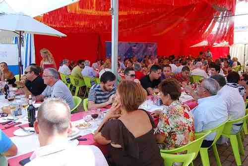El PSOE rinde homenaje a sus afiliados más antiguos en el marco de su tradicional comida de Feria