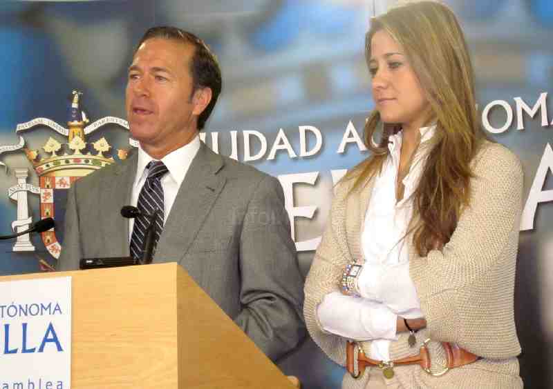 Miguel Marín junto a Sofía Acedo, viceconsejera de Juventud de Melilla