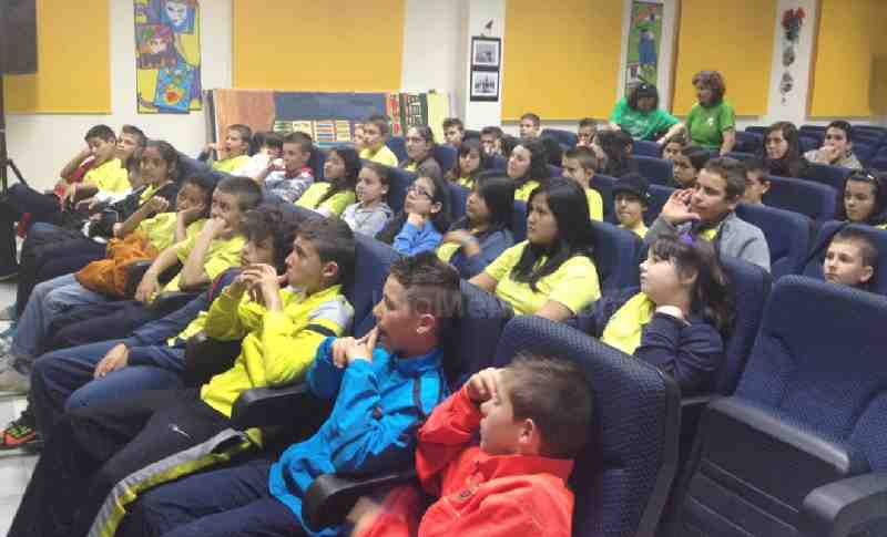 Los pequeños y sus profesores han sido recibidos en el CEIP Anselmo Pardo