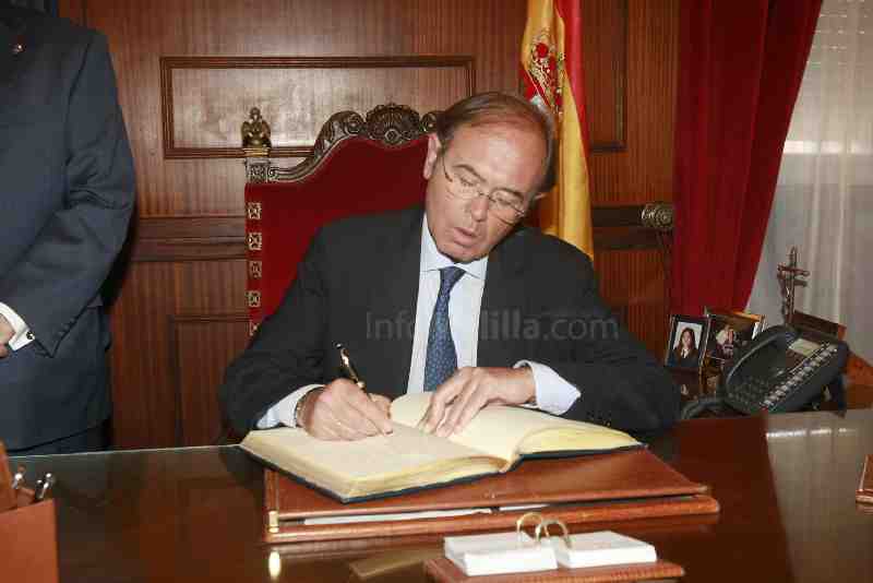 Pío García-Escudero pedirá que la eliminación de la paga extra de Navidad se extienda a los senadores