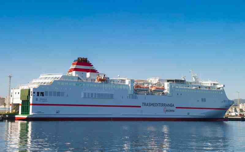 Trasmediterránea destina diez buques a la OPE con 40.000 plazas cada día