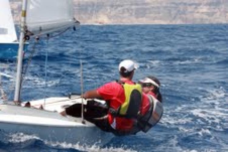 Vela: Los hermanos Sánchez Ferrer dominan la flota snipe en el Campeonato de España en Melilla