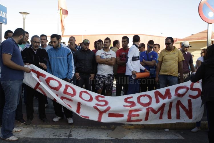 Cierran la frontera como protesta por el asesinato de dos jóvenes en Marruecos