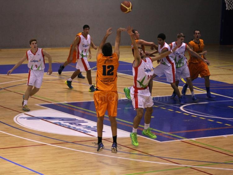 Tras una mala salida, el Enrique Soler impone su juego ante Cajasol Sevilla (77-64)