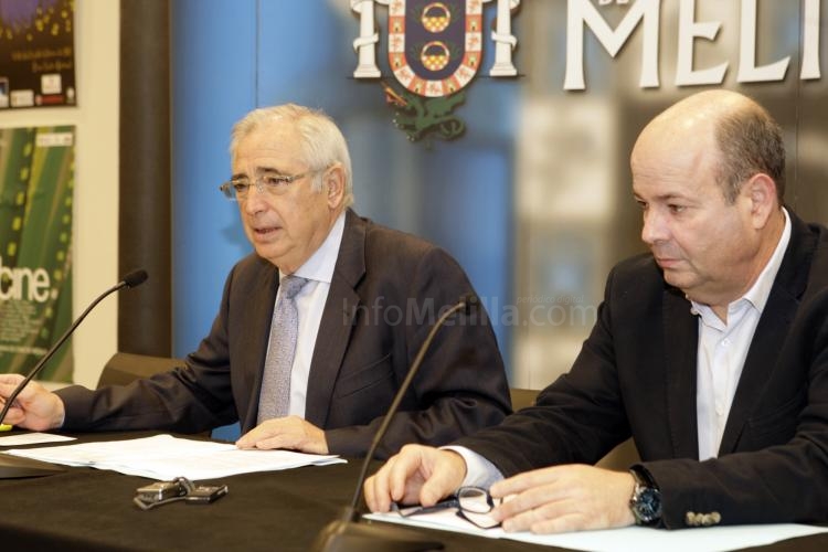 Imbroda ha estado acompañado por el consejero de Economía, Daniel Conesa