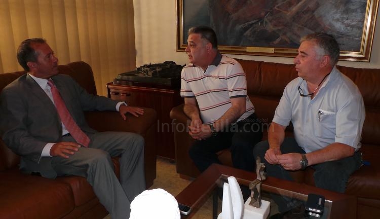 Los hermanos Martínez, Javier y Juan Carlos con el Consejero de Deportes Miguel Marín