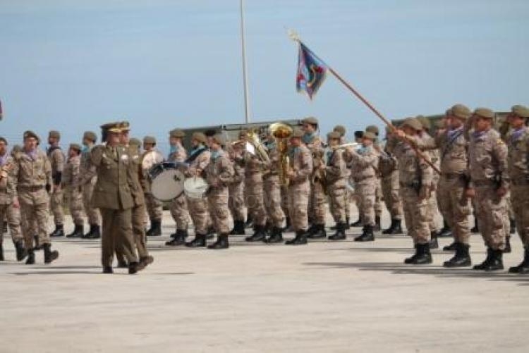 El Regimiento de Ingenieros nº 8 homenajea a los Veteranos de Ingenieros de Melilla con una parada militar