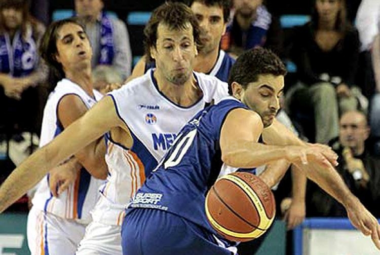 De nada sirvió el excelente encuentro realizado pror el base de Melilla Baloncesto, Joan Riera
