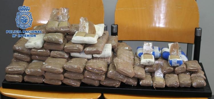 Detenido en Melilla un madrileño de 61 años cuando pretendía embarcar hacia la Península con 19 kilos de polen de hachís
