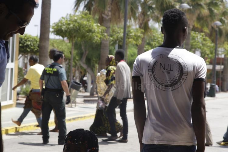 Llega a playa de Melilla una patera con 13 inmigrantes, 2 de ellos mujeres