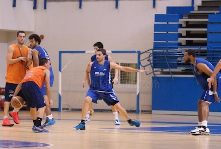 Imagen de dicho encuentro de entrenamiento ante el CAM Enrique Soler