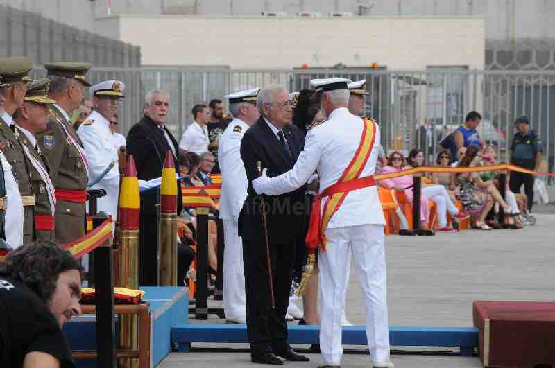 Melilla entrega la Bandera de Combate al buque 'Relámpago' en un solemne acto en el puerto de la ciudad