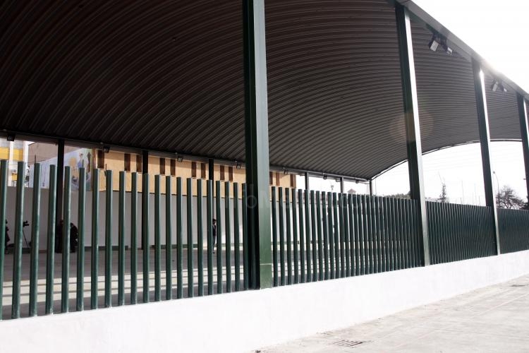El Colegio Anselmo Pardo cuenta ya con una pista polideportiva cubierta gracias a una inversión de 266.000 euros por parte de la Ciudad