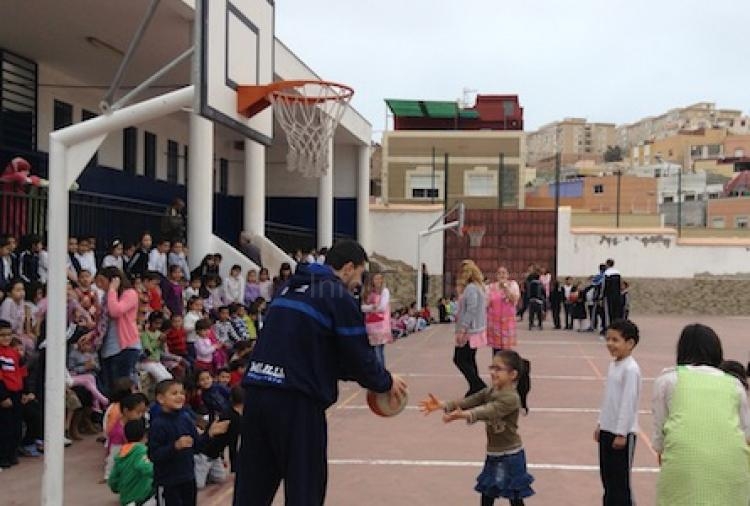 Imágen de dicha visita al CEIP "Mediterráneo"