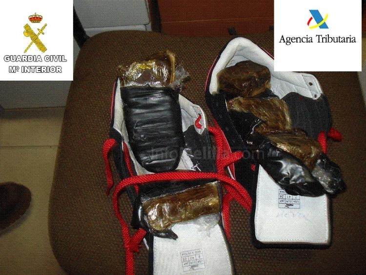 Detenidos seis jóvenes en los puertos de Melilla y Motril con droga oculta bajo la ropa