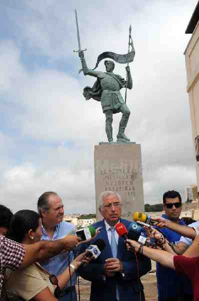 La estatua de Estopiñán vuelve a Melilla tras ser restaurada