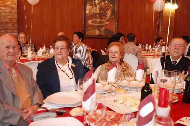 Los mayores de Melilla celebran un año más el Día de los Enamorados con un homenaje a las parejas más antiguas