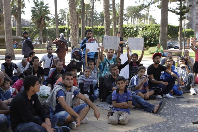 Un grupo de sirios se concentra en Melilla para pedir su traslado a península