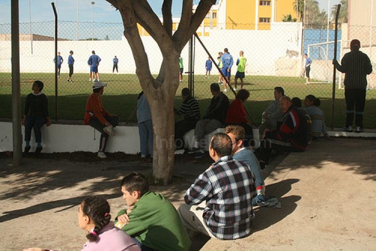 El Melilla entrenó este lunes en el anexo