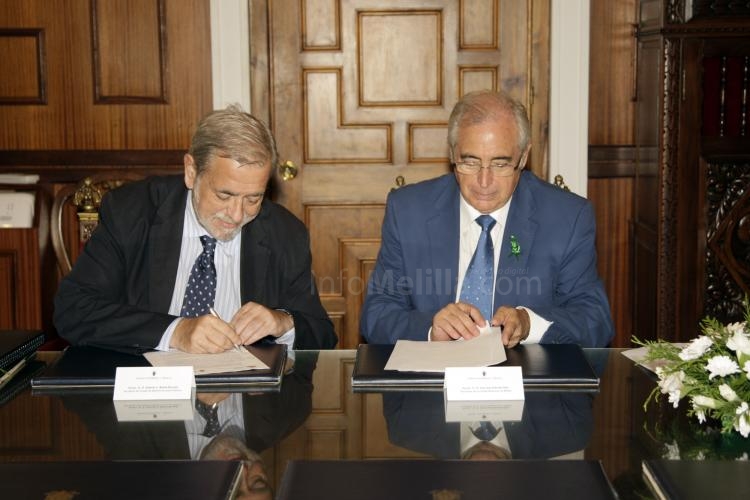 Beteta e Imbroda durante la firma del convenio
