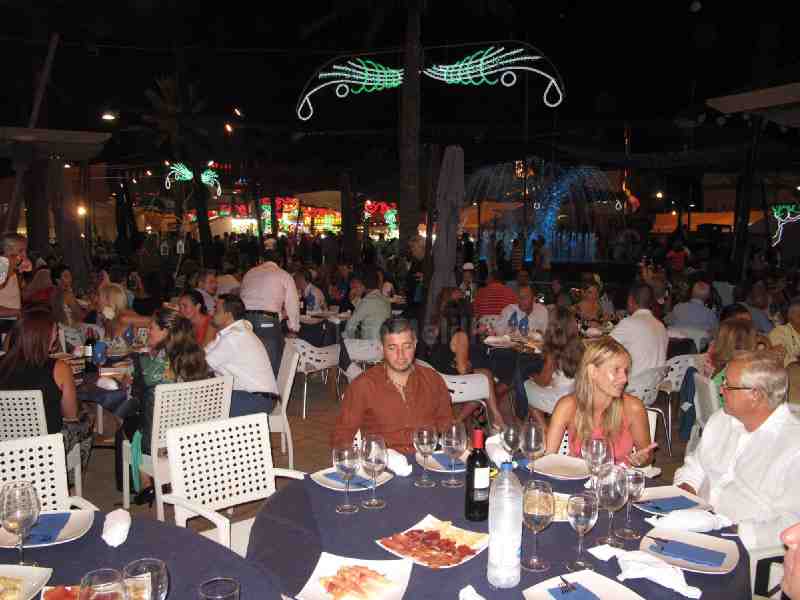 El PP celebra su tradicional cena de Feria en un ambiente distendido y de esperanza