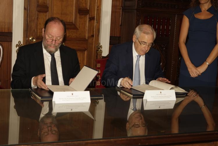 Momento de la firma entre la UGR y la Ciudad Autónoma
