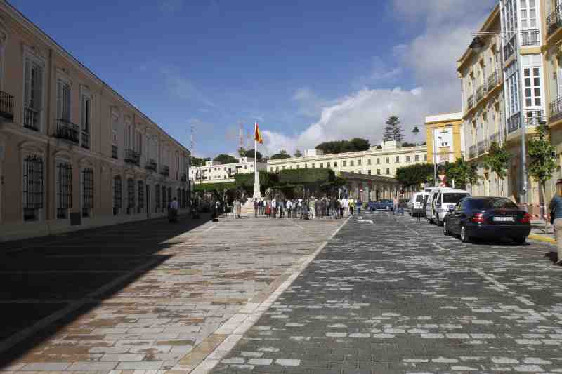 Melilla recuerda a los héroes de Taxdirt sacando a la calle su monumento