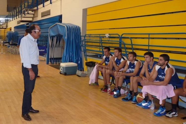 El presidente, Jaime Auday, girando visita a la nueva plantilla