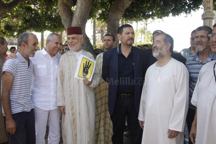 Unos 200 musulmanes piden en Melilla por la paz en Siria y en Egipto