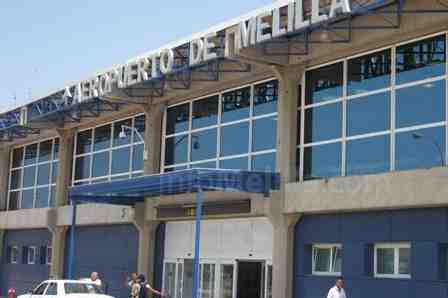 El fuerte viento vuelve a provocar incidencias en el transporte de Melilla