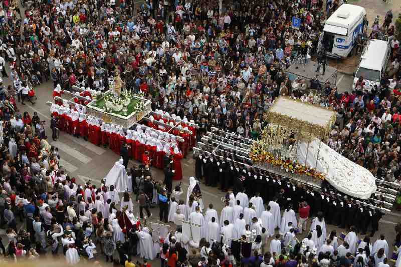 Melilla cierra Semana Santa con el tradicional "Encuentro" entre Madre e Hijo