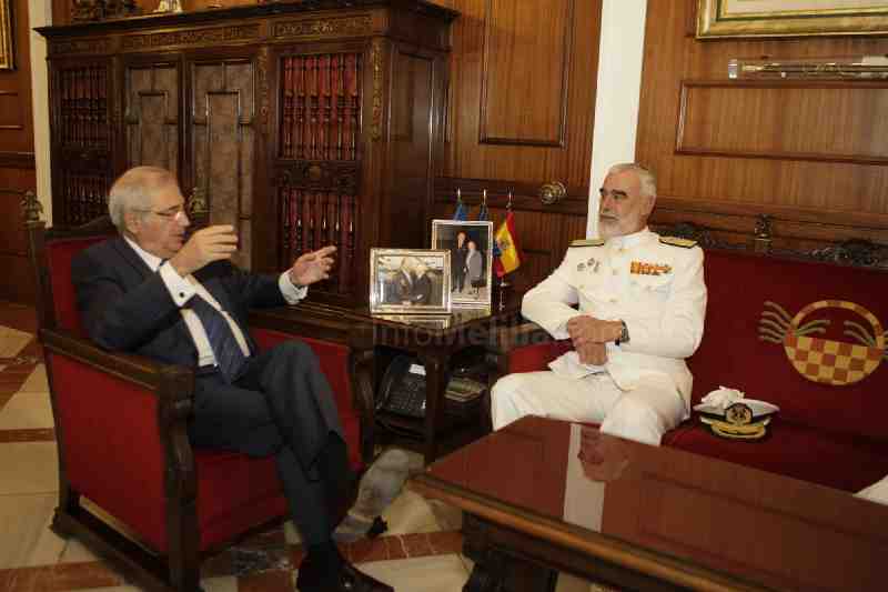 El almirante el buque 'Relámpago' califica de honor que sea Melilla la encargada de hacerle entrega de la bandera de combate