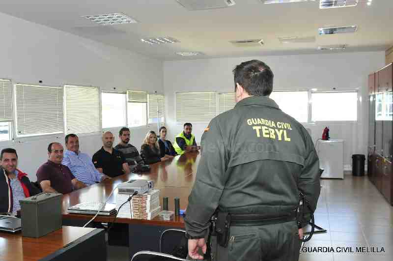 Trabajadores del aeropuerto aprenden a actuar ante objetos sospechosos
