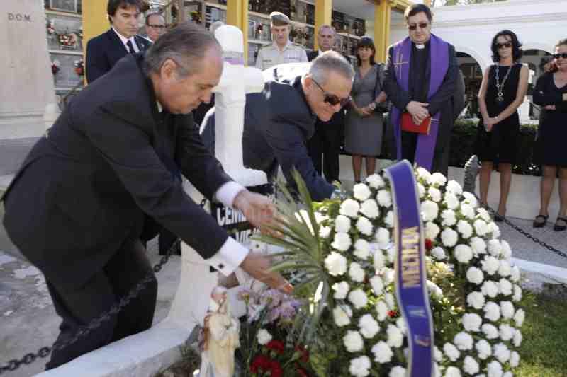 Melilla vuelve a recordar a sus fallecidos ilustres en el tradicional acto del 2 de noviembre