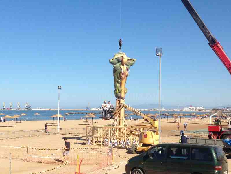 Comienzan los preparativos para las hogueras de San Juan
