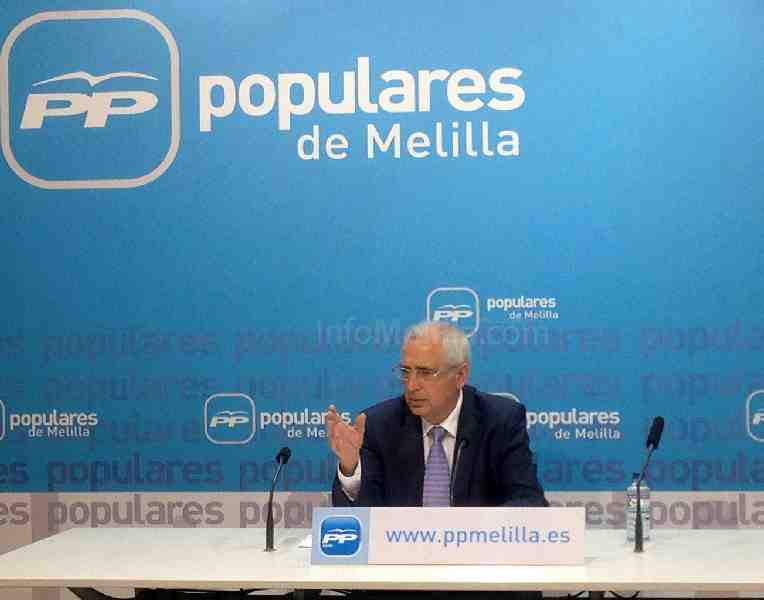 Imbroda anuncia que la ampliación del puerto se iniciará a partir de 2015