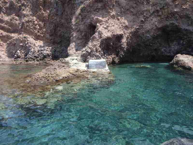 Construyen un embarcadero en la Isla del Congreso para acceso de material
