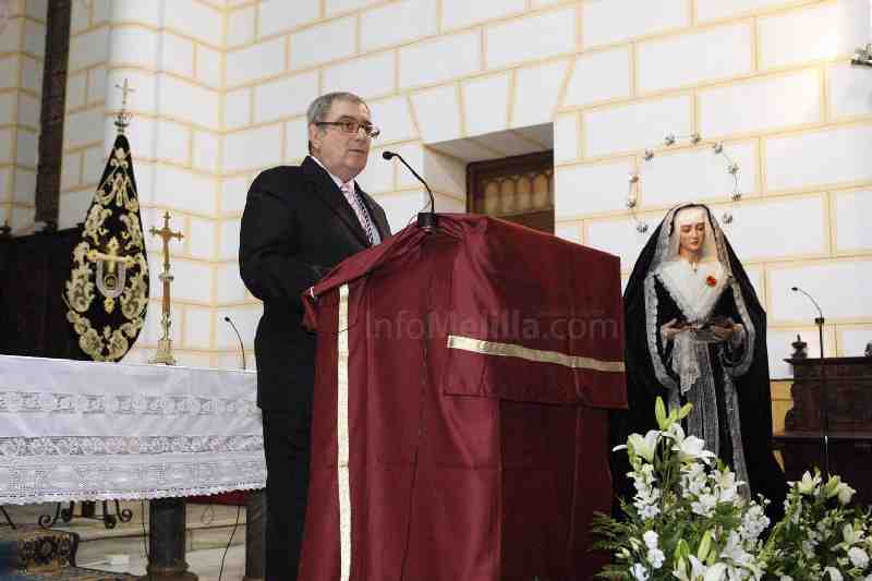 Juventud y experiencia se mezclan en el nostálgico pregón con el que Javier Calderón ha dado la bienvenida a la Semana Santa de 2013