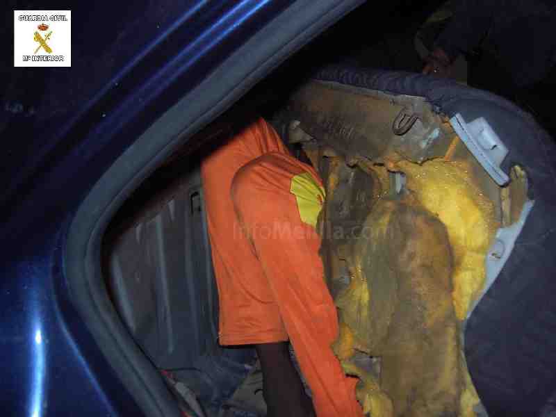 Localizados dos inmigrantes ocultos en dobles fondos de un vehículo en el que pretendían acceder a Melilla
